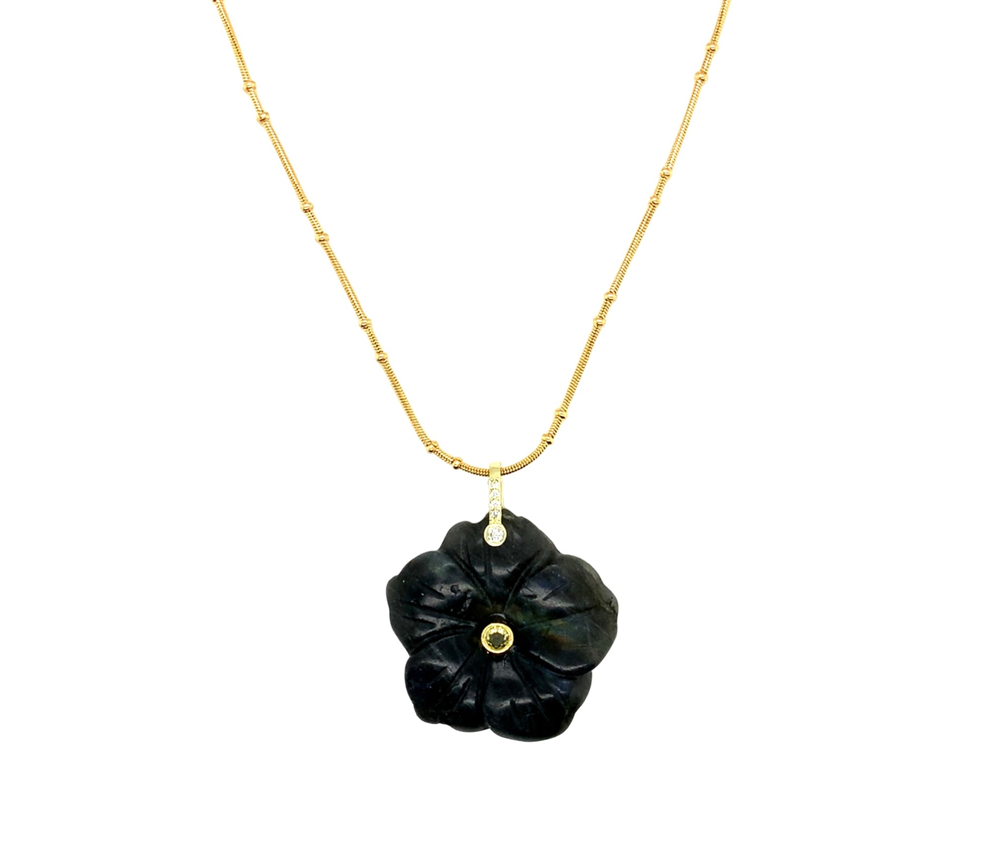 Aroa Flower Necklace
